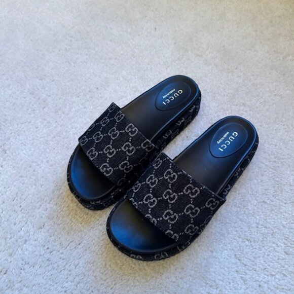 *NEW* Gucci Denim GG Monogram Angelina Sandals - Size 40 (Read the description) - Picture 2 of 5